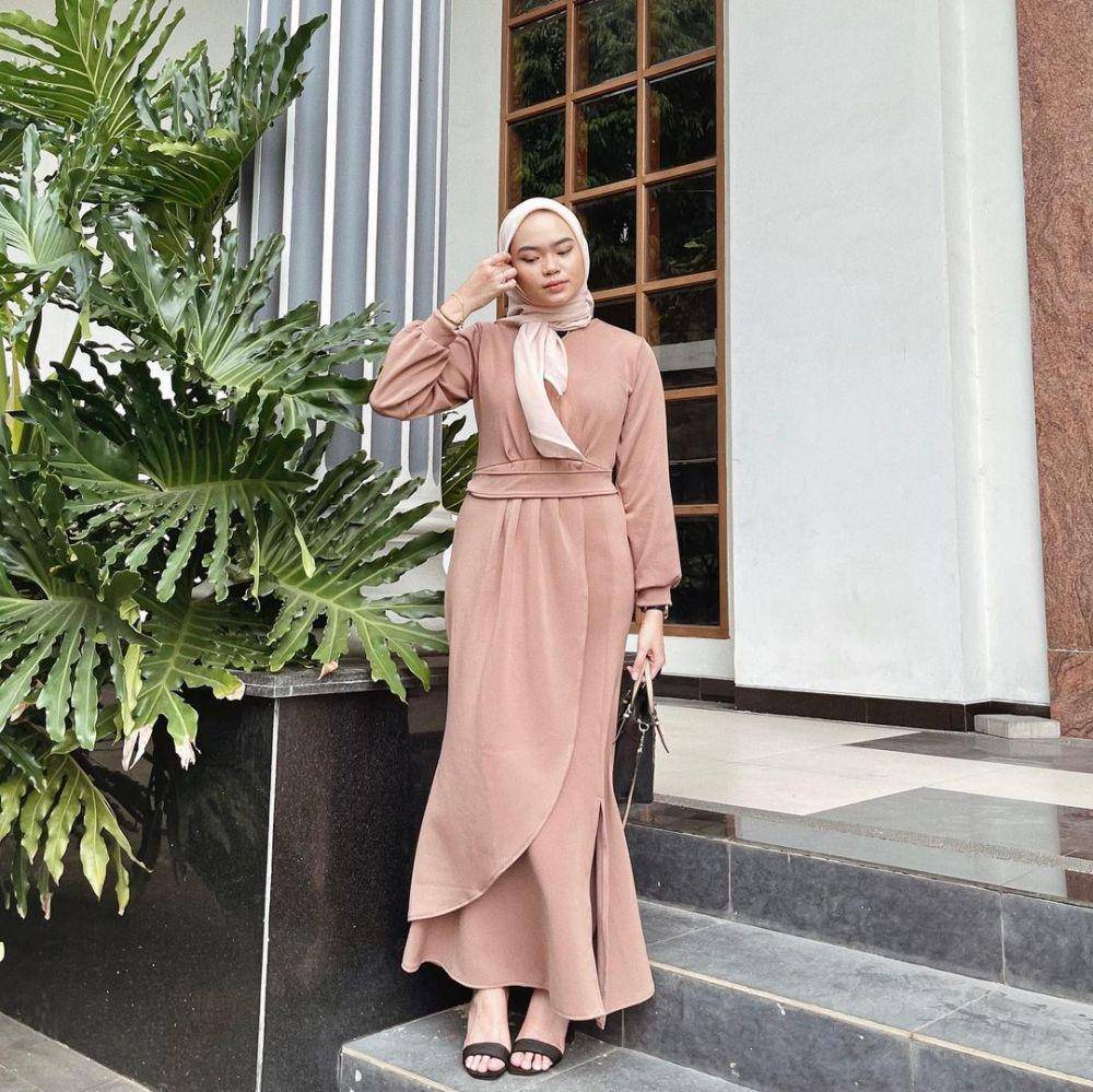 inspirasi outfit hijab untuk kondangan yang mudah ditiru (instagram.com/zafiradpa)