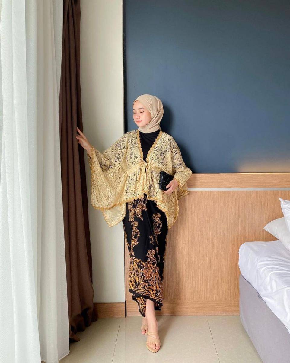 inspirasi outfit hijab untuk kondangan yang mudah ditiru (instagram.com/inikiranaaa__)