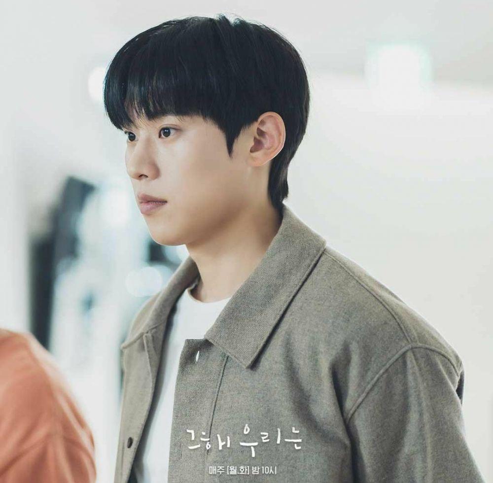 Kim Sung Cheol di drama Our Beloved Summer (instagram.com/sbsdrama.official)