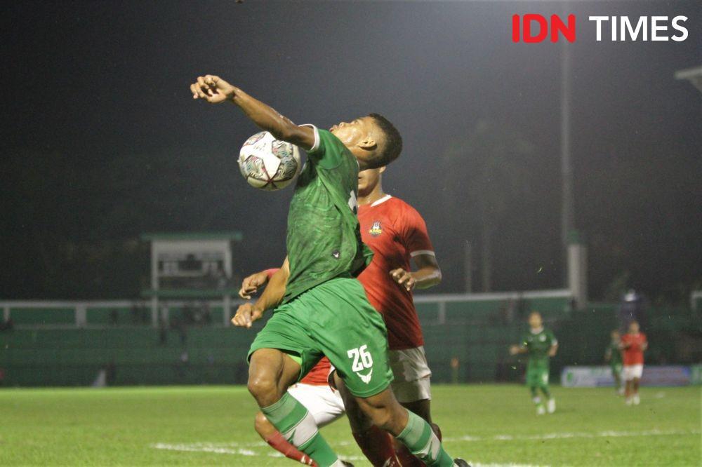 Duel PSMS vs Karo United di Stadion Teladan pada Turnamen Edy Rahmayadi Cup (IDN Times/Doni Hermawan)