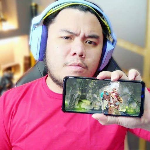 Dyland 'Sultan Pros' yang merupakan content creator video gaming (Instagram/@dylandpros)