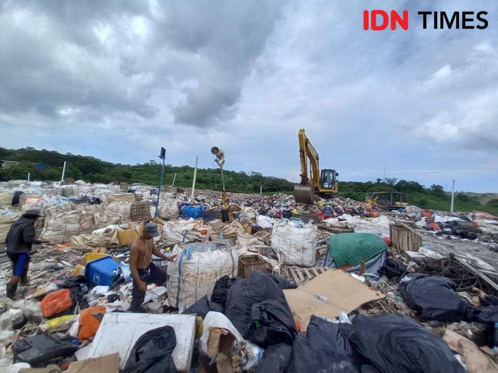 Kondisi TPAS Manggar saat ini yang sudah dipenuhi sampah masyarakat Kota Balikpapan (IDN Times/Riani Rahayu)