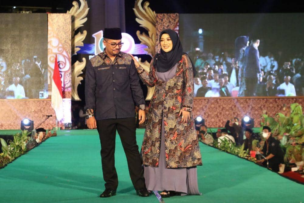 Gelaran Tupal Fashion Night di acara Kick off 1 Abad NU, Kamis (29/7/2022). (Dok. Humas Pemprov Jatim)