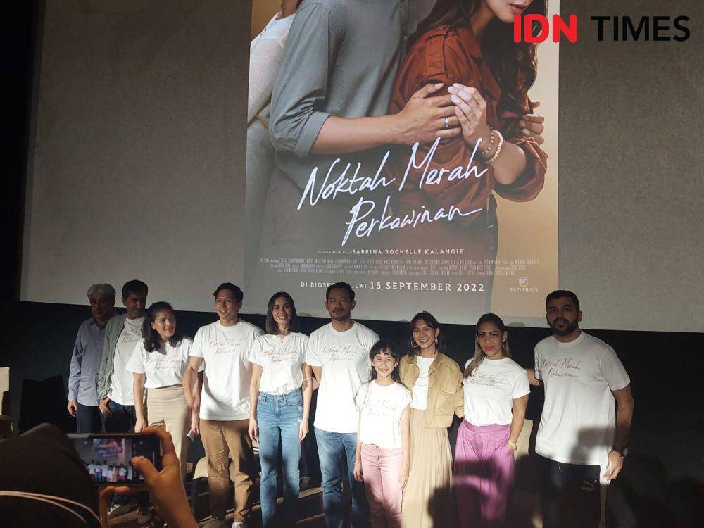 Pemain Film Noktah Merah Perkawinan pada peluncuran poster dan trailer pada Kamis (28/7/2022) (IDN Times/Erfah Nanda)