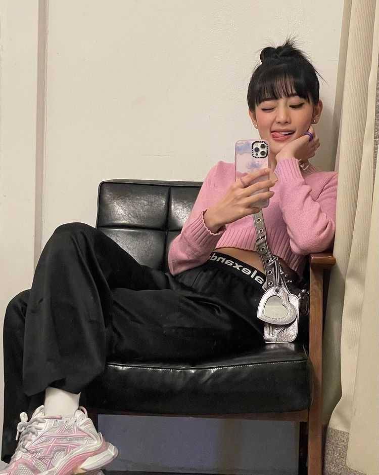 Minnie (G)I-DLE (instagram.com/min.nicha)Q