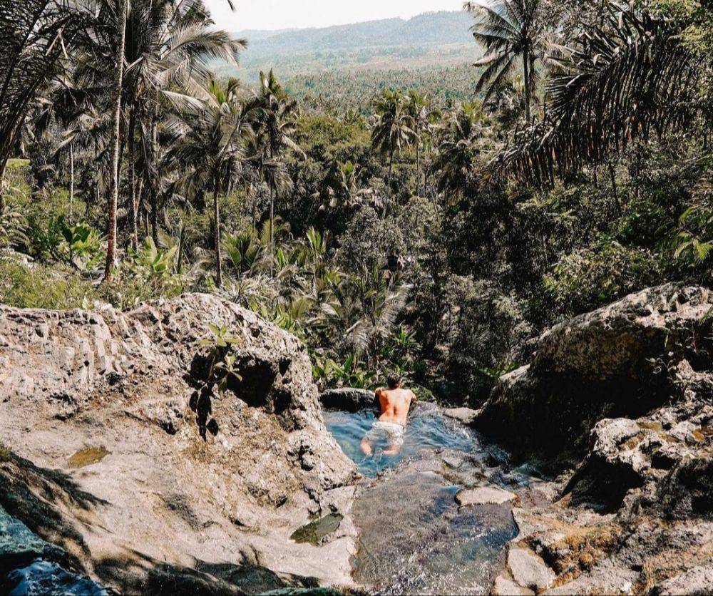 Gembleng Waterfall (instagram.com/ourpassportnotes)