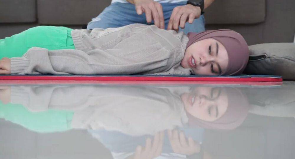 potret Lesty dipijat keretek Bima Aryo (youtube.com/BEEMZ ARYO)