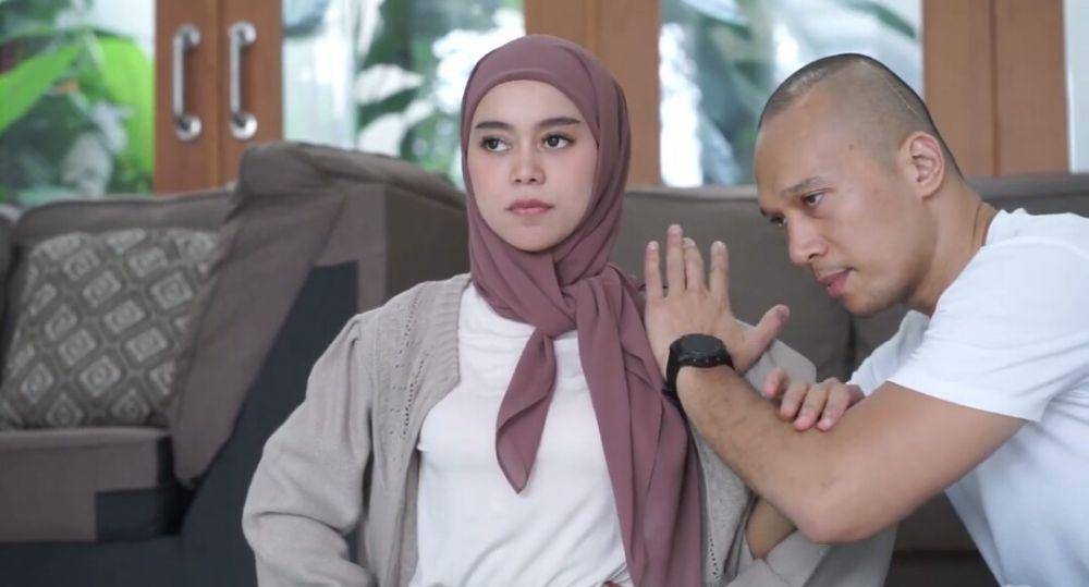 potret Lesty dipijat keretek Bima Aryo (youtube.com/BEEMZ ARYO)
