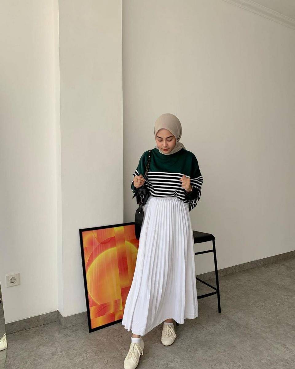 inspirasi outfit warna emerald green untuk hijabers (instagram.com/inasrana)