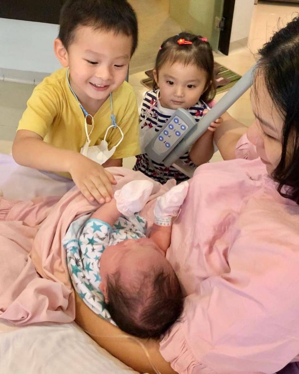 potret ketiga anak chef Devina Hermawan (instagram.com/devinahermawan)