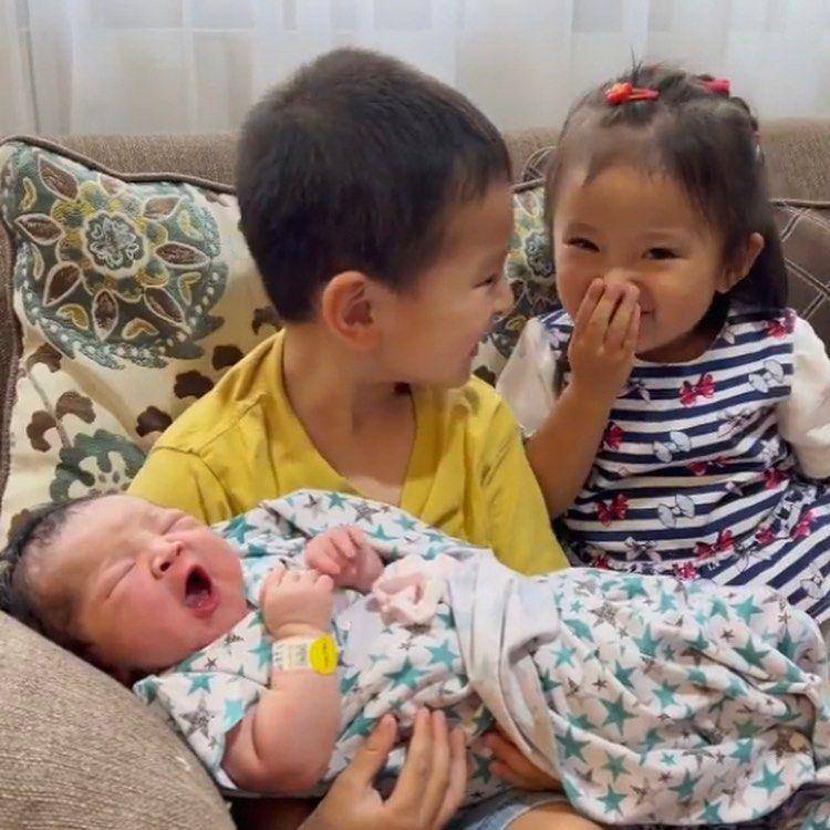 potret ketiga anak chef Devina Hermawan (instagram.com/devinahermawan)