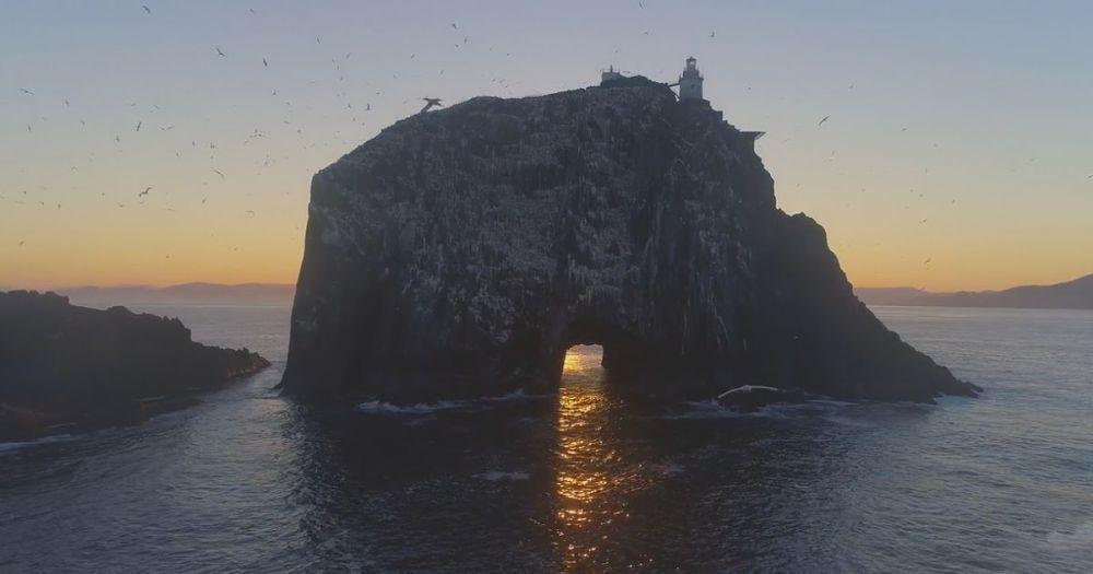 Pulau Bull Rock (kuriositas.com)