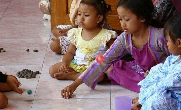 7 Permainan Tradisional Indonesia Tengah, Ada Ceklek dan Bawi Ketik
