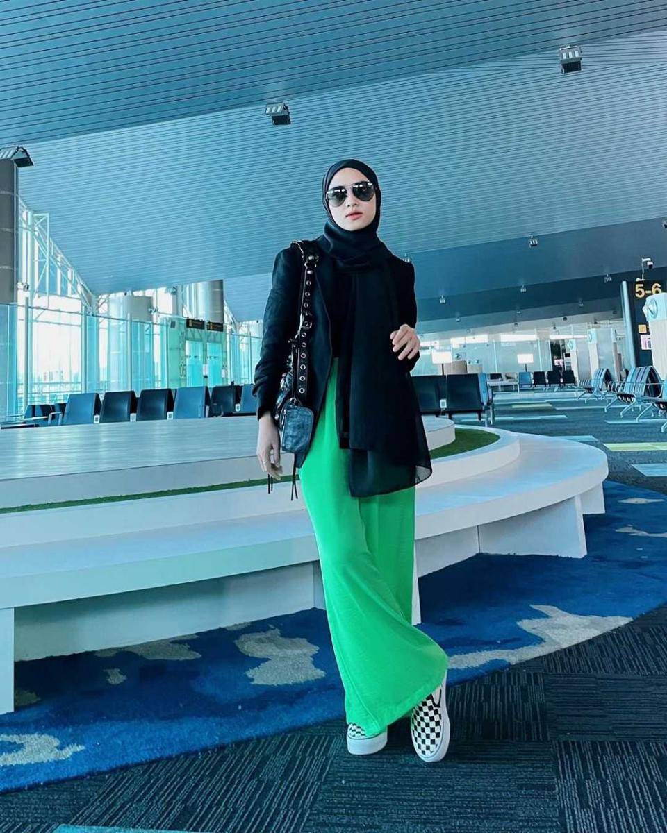 Daily Outfit Nissa Sabyan (instagram.com/nissa_sabyan)