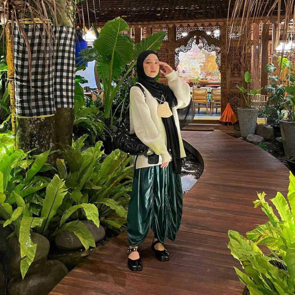 Daily Outfit Nissa Sabyan (instagram.com/nissa_sabyan)
