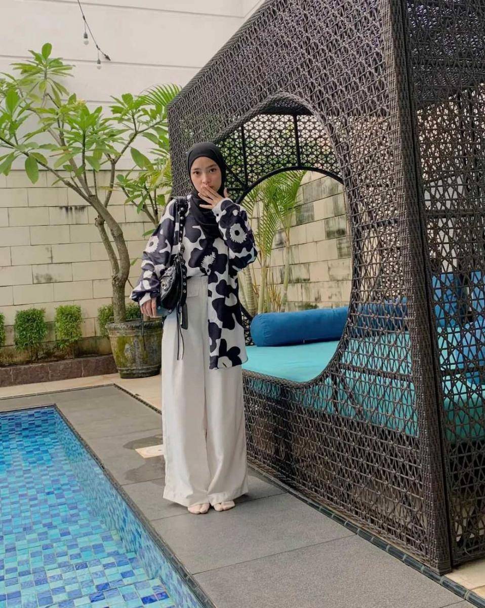 Daily Outfit Nissa Sabyan (instagram.com/nissa_sabyan)