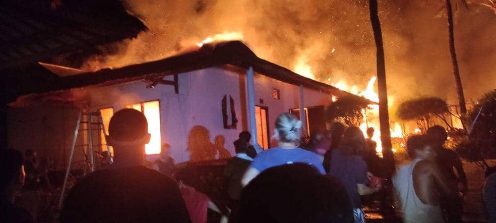Hotel Oceano Resort di Gili Trawangan Hangus Terbakar