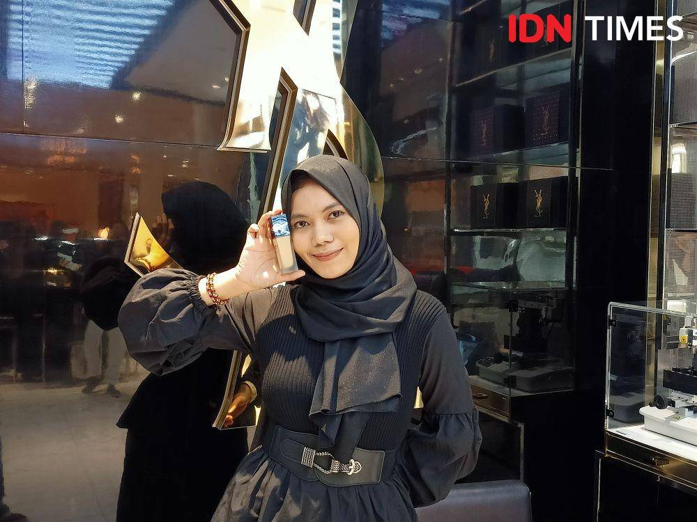 ilustrasi foundation YSL All Hours yang resmi hadir di Indonesia. 25 Juli 2022. (IDN Times/M. Tarmizi Murdianto)
