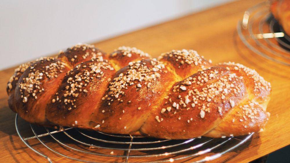 ilustrasi twist sugar bread (pexels.com/Jens Mahnke)