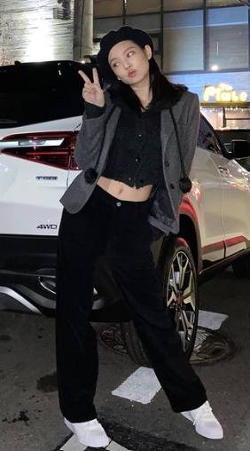 Jennie BLACKPINK (https://www.instagram.com/jennierubyjane/)
