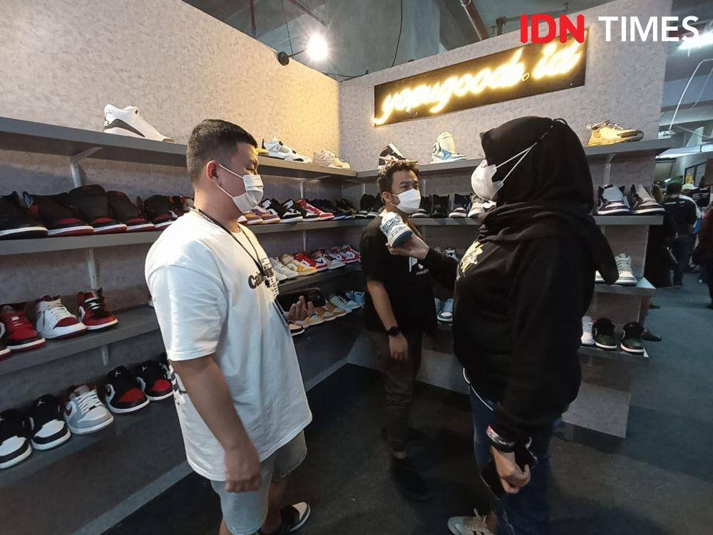 Urban Sneaker Society (USS) kembali mengadakan event USS Downtown Market di Kota Medan, pada tanggal 29 sampai 31 Juli 2022. (IDN Times/Masdalena Napitupulu)