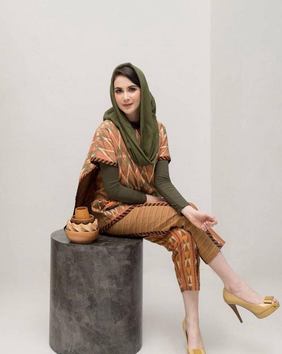 inspirasi OOTD kondangan berwarna earth tones (instagram.com/arumibachsin_94)