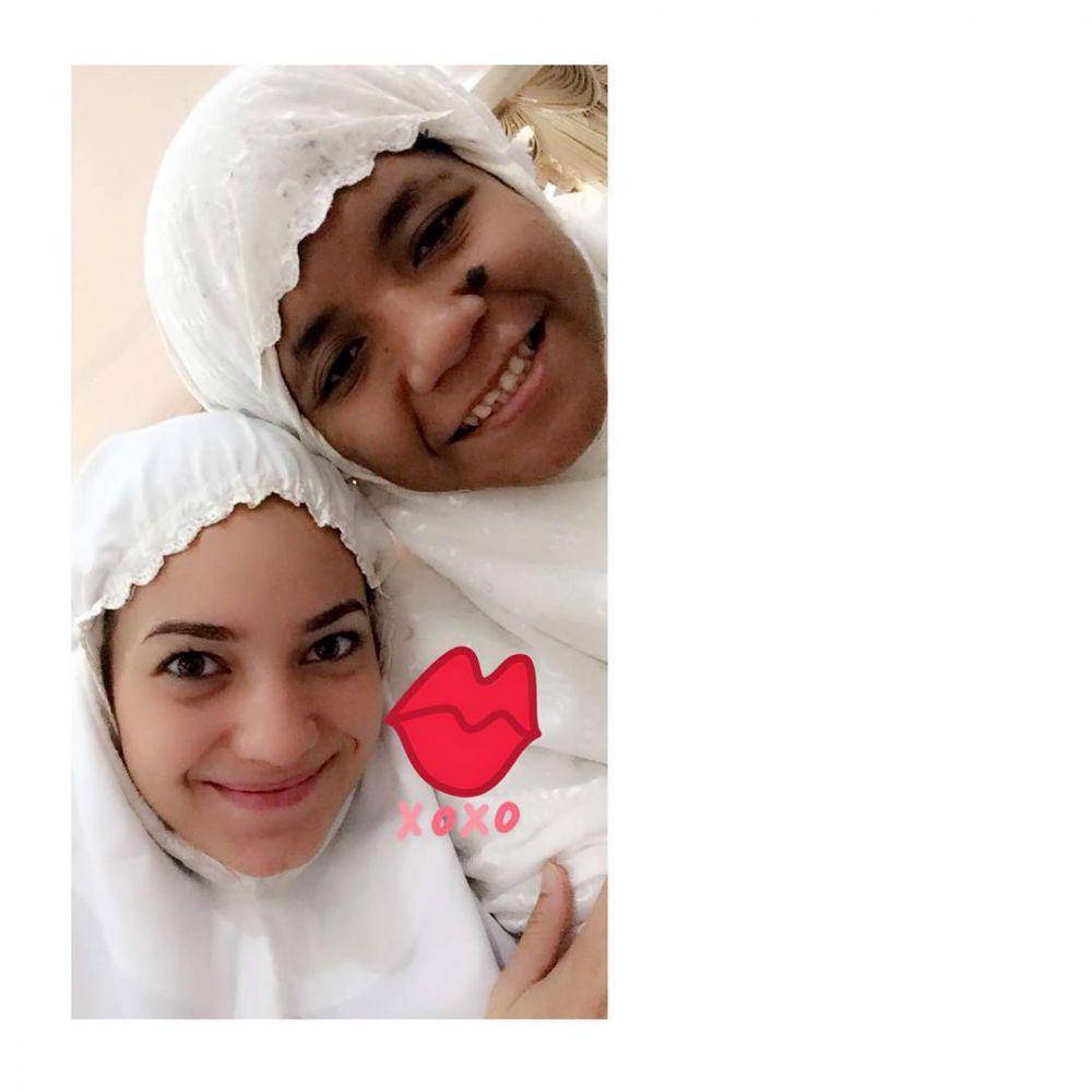 Enzy Storia bersama adik (instagram.com/enzystoria)