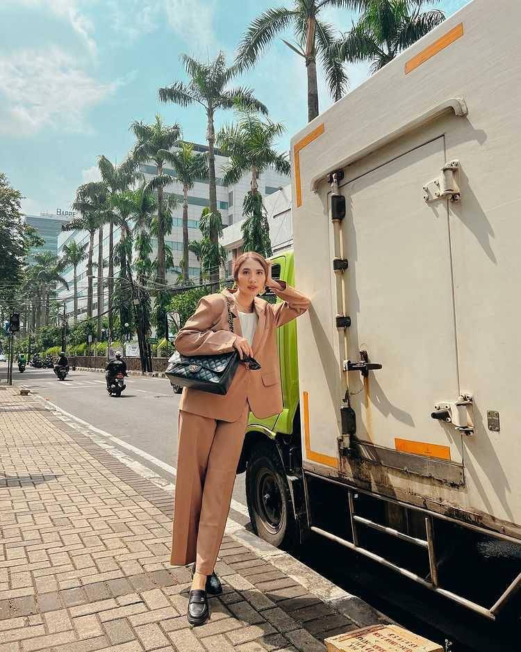 Acha Sinaga (instagram.com/achasinaga)