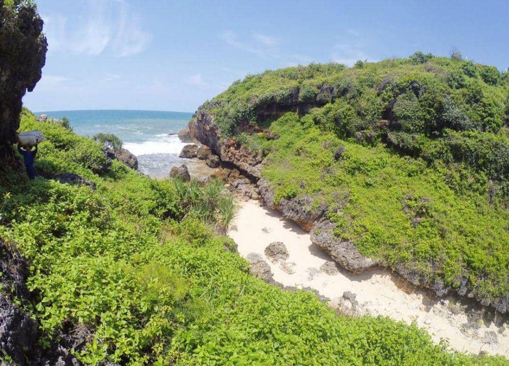 Pantai Mbirit (instagram.com/ponkge_)