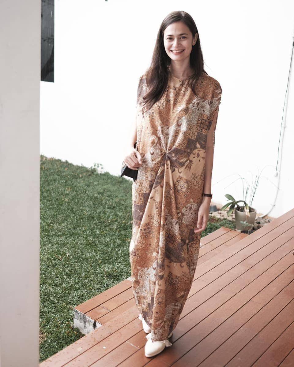 inspirasi OOTD kondangan berwarna earth tones (instagram.com/sabaidieter)