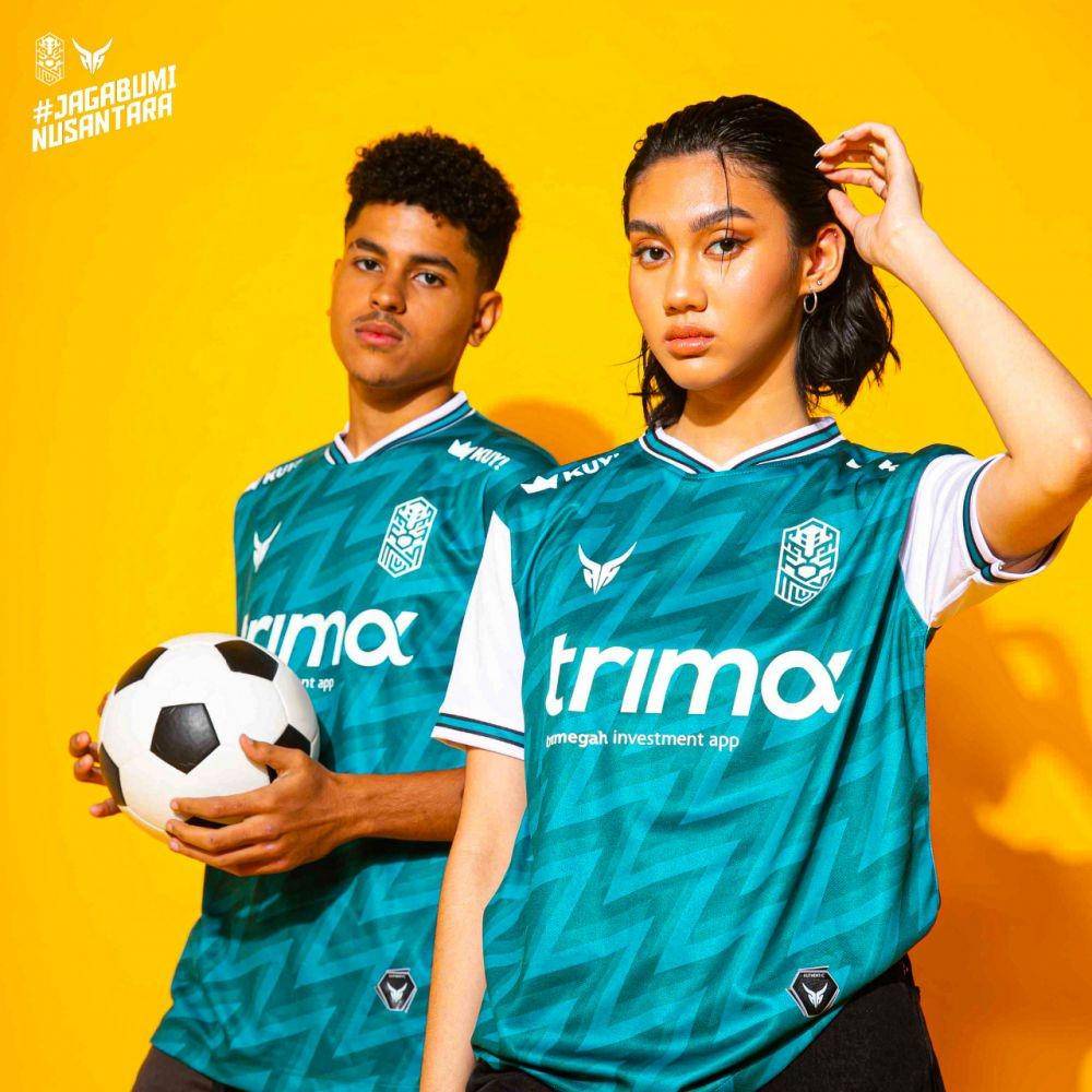 Nusantara United (NUFC) dengan bangga memperkenalkan jersey yang akan digunakan untuk melakoni pramusim jelang Liga 2 2022/23. Foto NUFC
