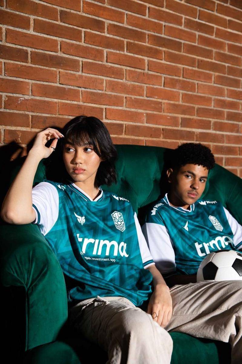 Nusantara United (NUFC) dengan bangga memperkenalkan jersey yang akan digunakan untuk melakoni pramusim jelang Liga 2 2022/23. Foto NUFC