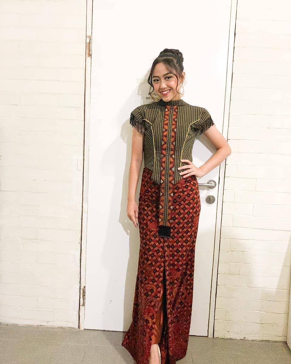 inspirasi OOTD kondangan berwarna earth tones (instagram.com/jkt48sisca)
