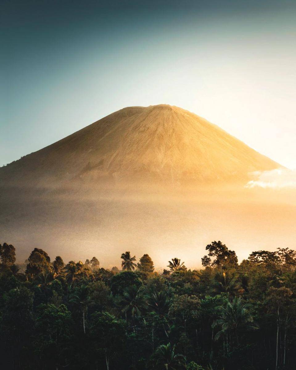 Gunung Semeru (unsplash.com/Dwinanda Nurhanif Mujito)