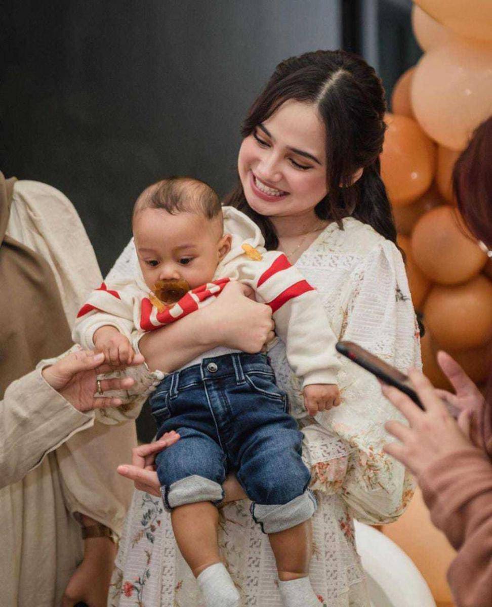 Syifa & anak kecil (instagram.com/syifahadjureal)