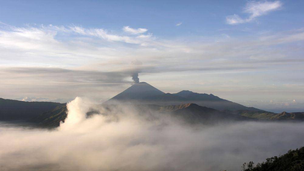 Gunung Semeru (pixabay.com/mailanmaik)