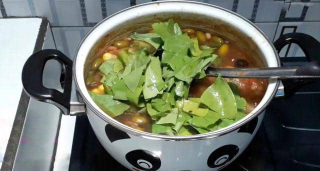 gambar daun melinjo di sayur asem (youtube.com/Wan Noor)