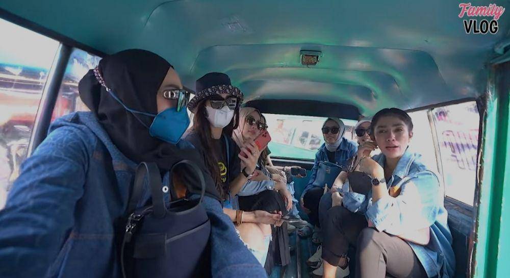 Ussy Sulistiawaty dan kawan-kawan (youtube.com/Ussy Andhika Official))