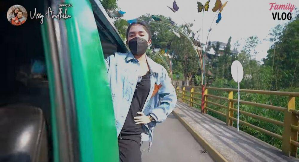 Ussy Sulistiawaty dan kawan-kawan (youtube.com/Ussy Andhika Official))