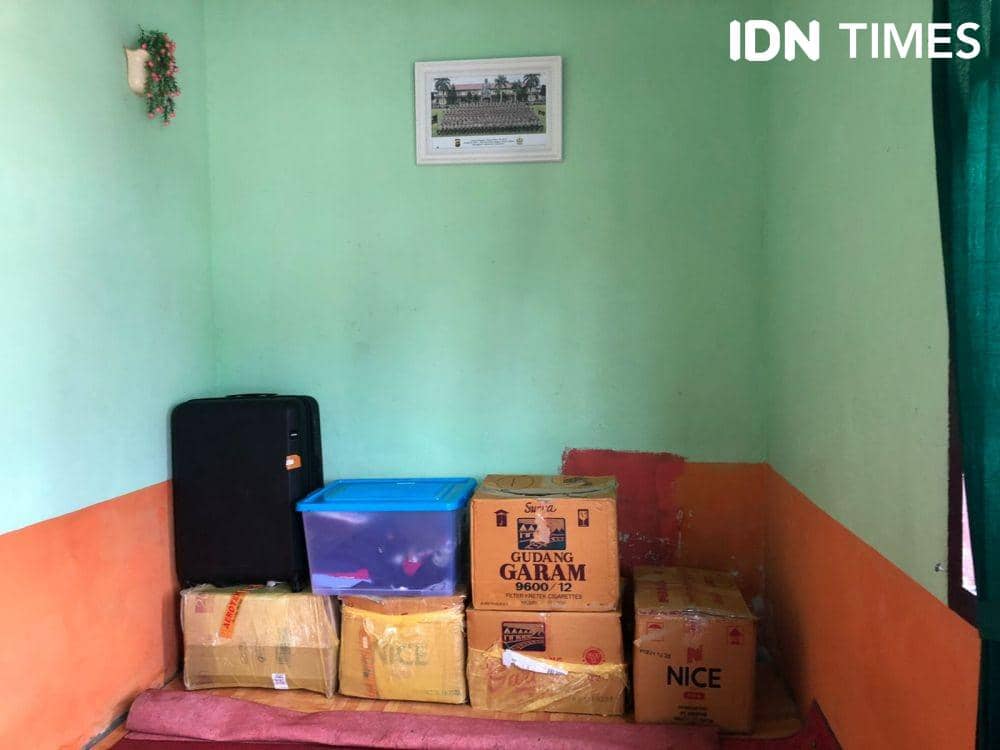 Barang pribadi milik Brigadir Nofrianyah Yosua Hutabarat atau Brigadir J di rumah orang tuanya di Sungai Bahar Jambi (IDN Times/Rangga Erfizal)