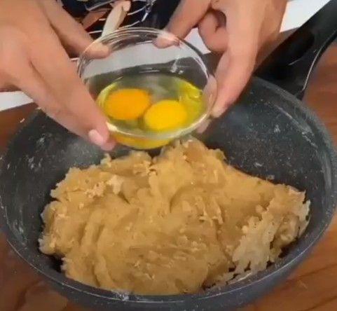 membuat adonan pempek rebon (instagram.com/1001reseppilihan)