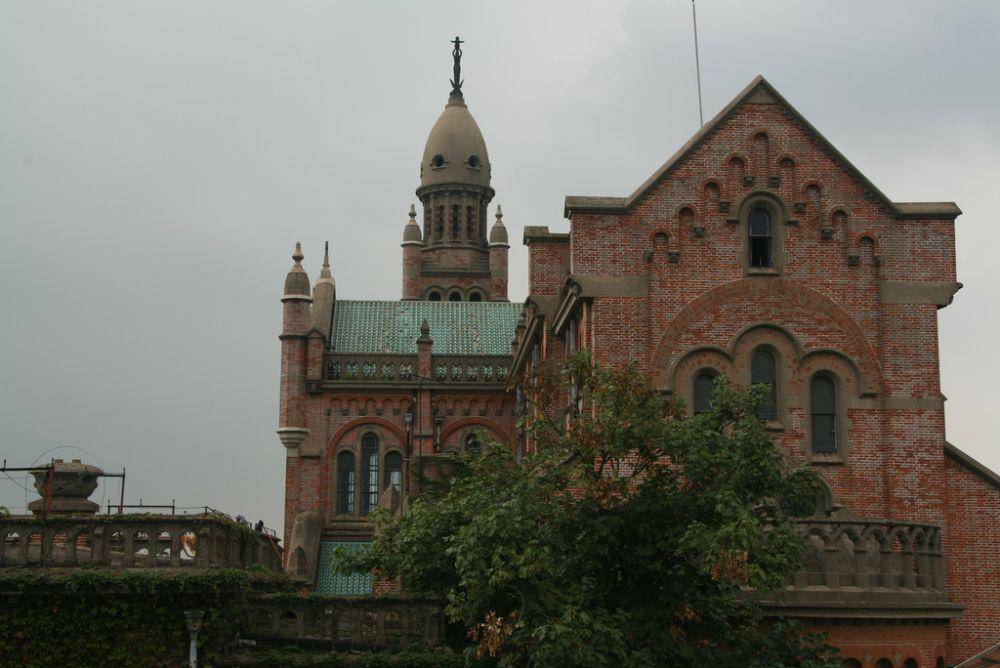 Basilika Sheshan merupakan gereja Katolik Roma yang terkemuka di Shanghai (commons.wikimedia.org/lobia)