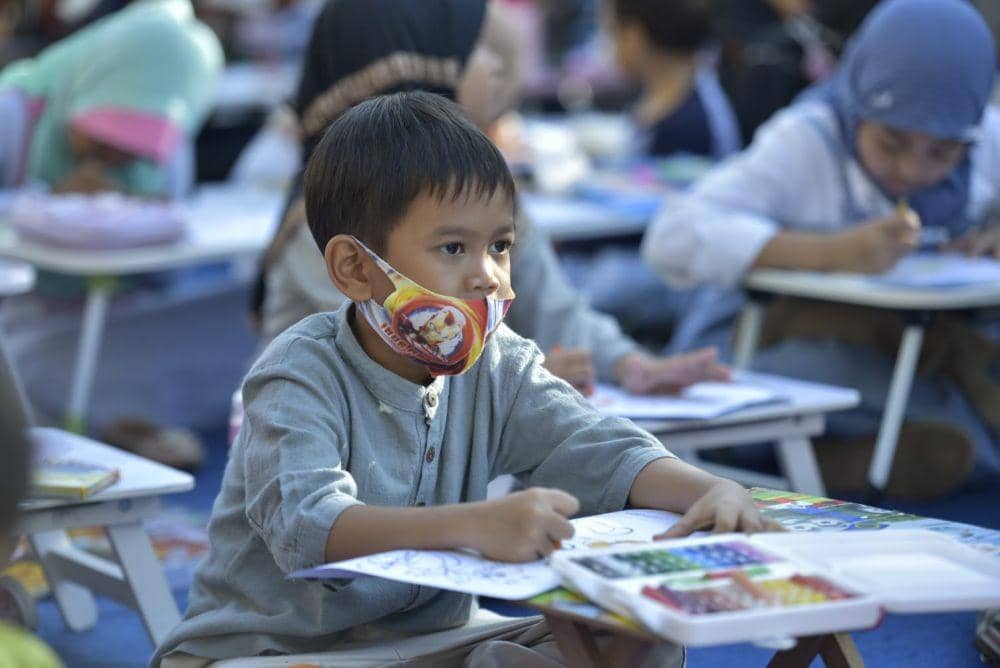 Anak - anak sekolah dasar mengikuti lomba mewarnai gambar harimau dalam acara International Tiger Day, di kota Medan, Minggu (31/7/2022). (Dok: Yayasan Kampung Sendiri)