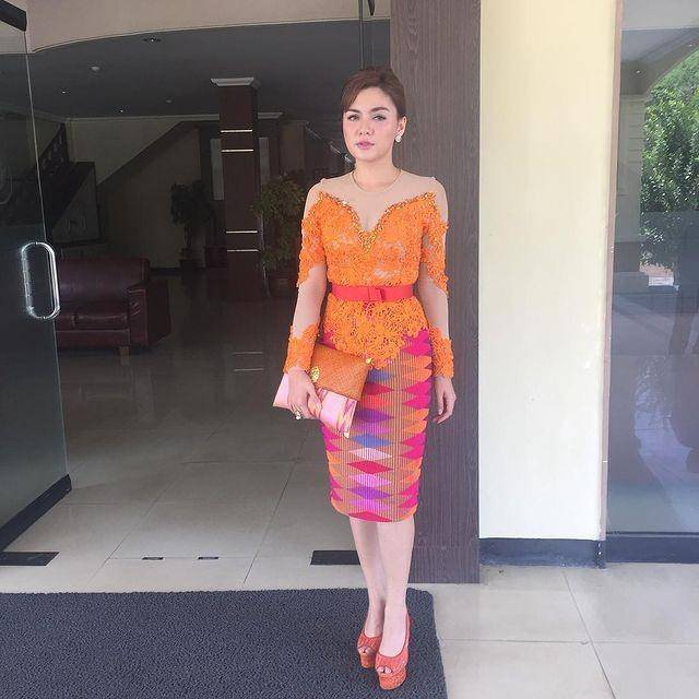 inspirasi OOTD kondangan berwarna cerah (instagram.com/faiza_aljufri)