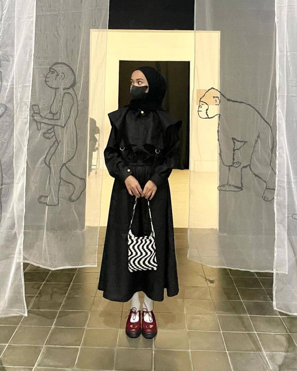 inspirasi OOTD dengan long dress ala Yure Zalina (instagram.com/yurezalina)