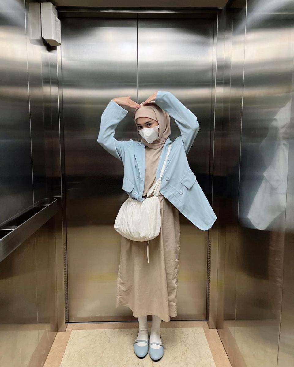 inspirasi OOTD dengan long dress ala Yure Zalina (instagram.com/yurezalina)