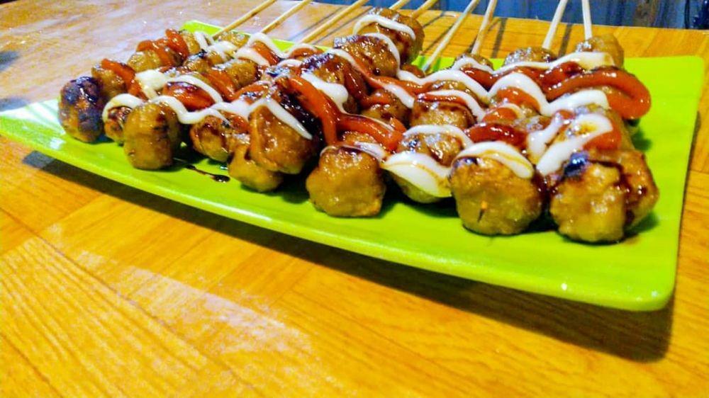 Pengin Ngemil Santai? Cobain Resep Pentol Bakar ala Angkringan Ini!