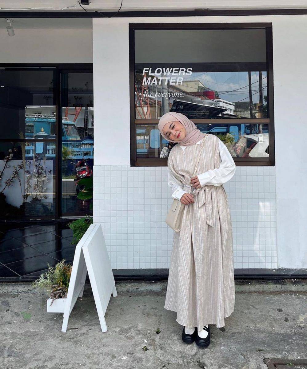 inspirasi OOTD dengan long dress ala Yure Zalina (instagram.com/yurezalina)