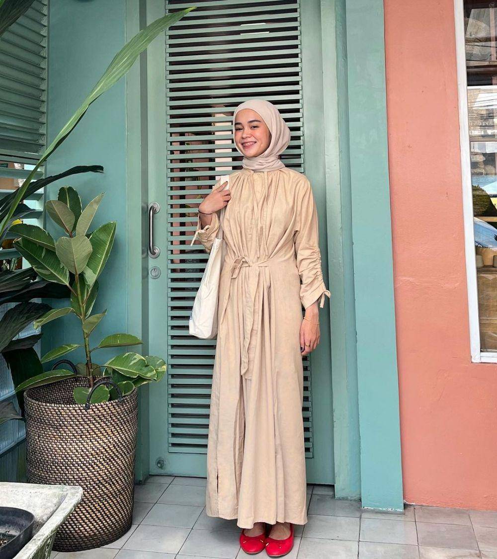 inspirasi OOTD dengan long dress ala Yure Zalina (instagram.com/yurezalina)
