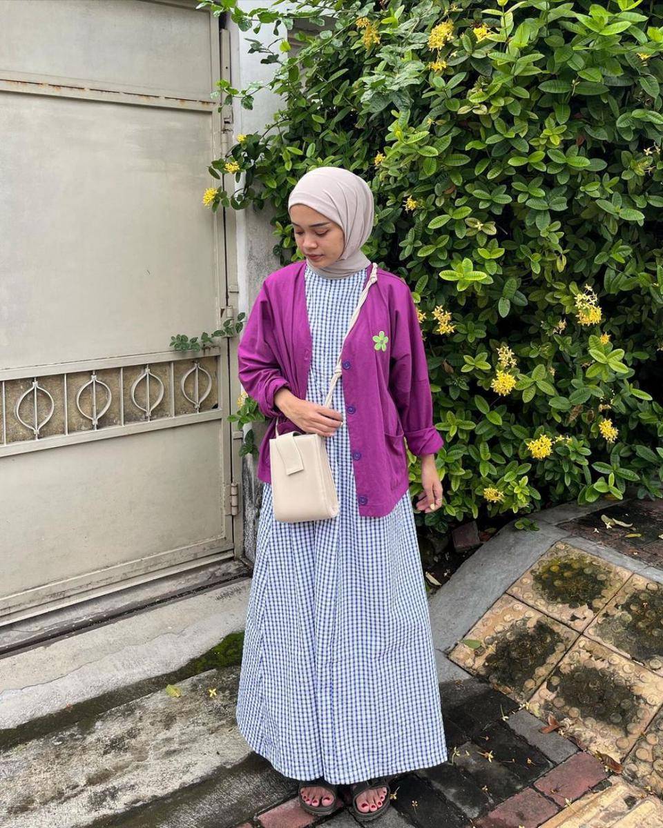 inspirasi OOTD dengan long dress ala Yure Zalina (instagram.com/yurezalina)